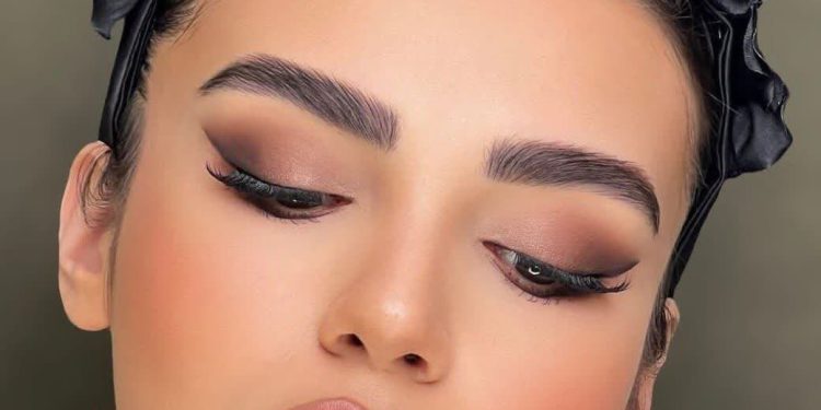 کاشت مژه